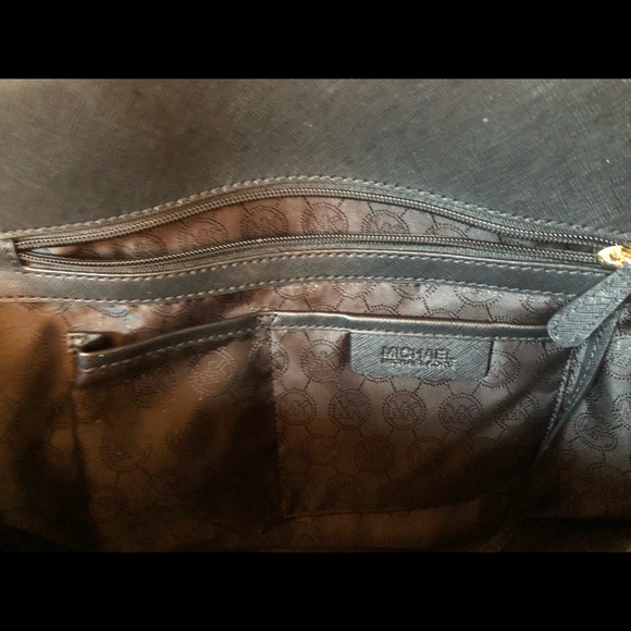Michael Kors Medium Multi Function Tote - Picture 7 of 8